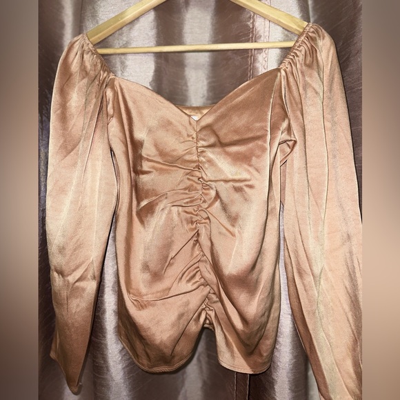 Hilary MacMillan
Ruched Front Long Sleeve Blouse - Picture 2 of 4